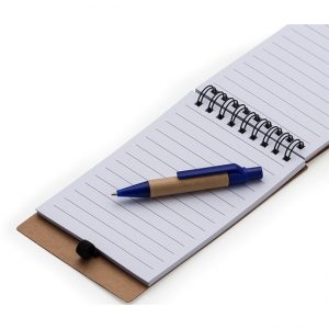 Bloco de anotações com caneta